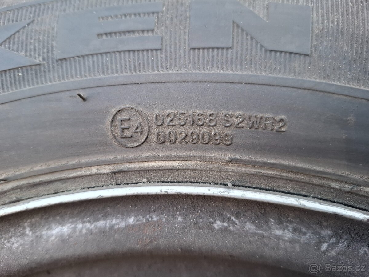 Nexen 215/70 - 4