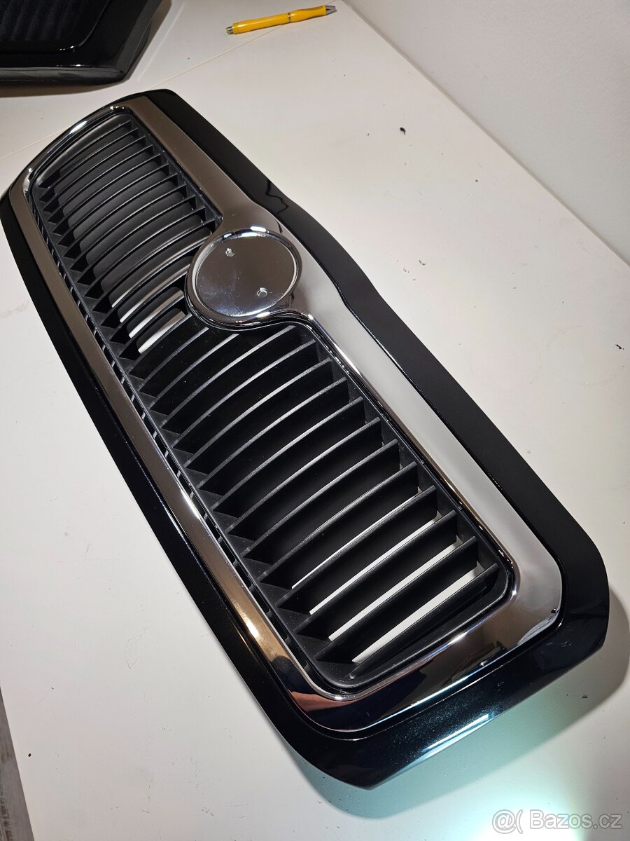 Černá nově lakovaná maska Octavia 1 i RS - 4