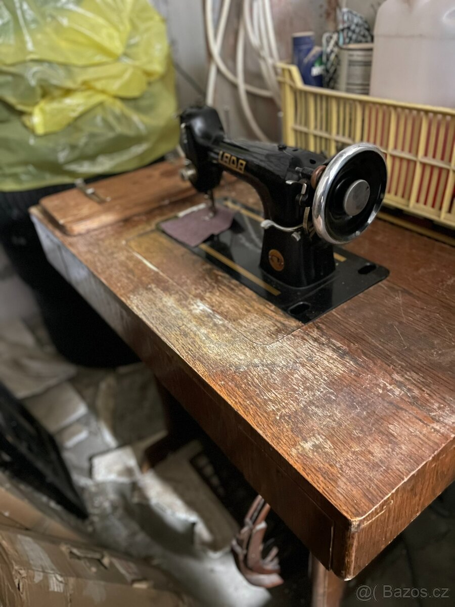 Starožitný šicí stroj Lada - 4