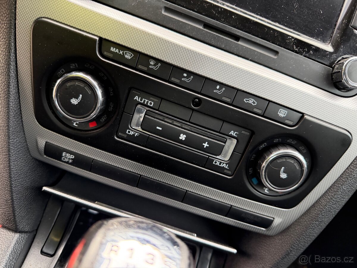 Škoda Octavia 2 facelift Sedacky sport - 4