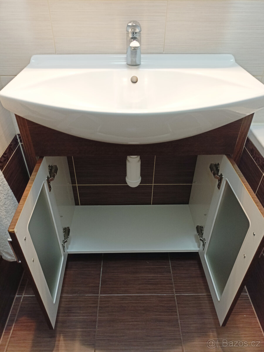 skříňka s umyvadlem + galerka - 4