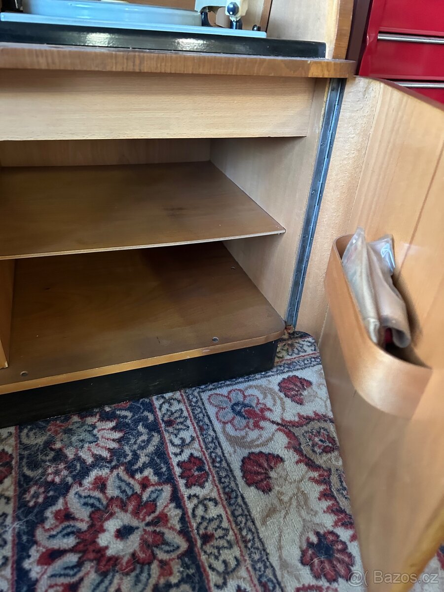 Skříňka s gramofonem Supraphon - 4