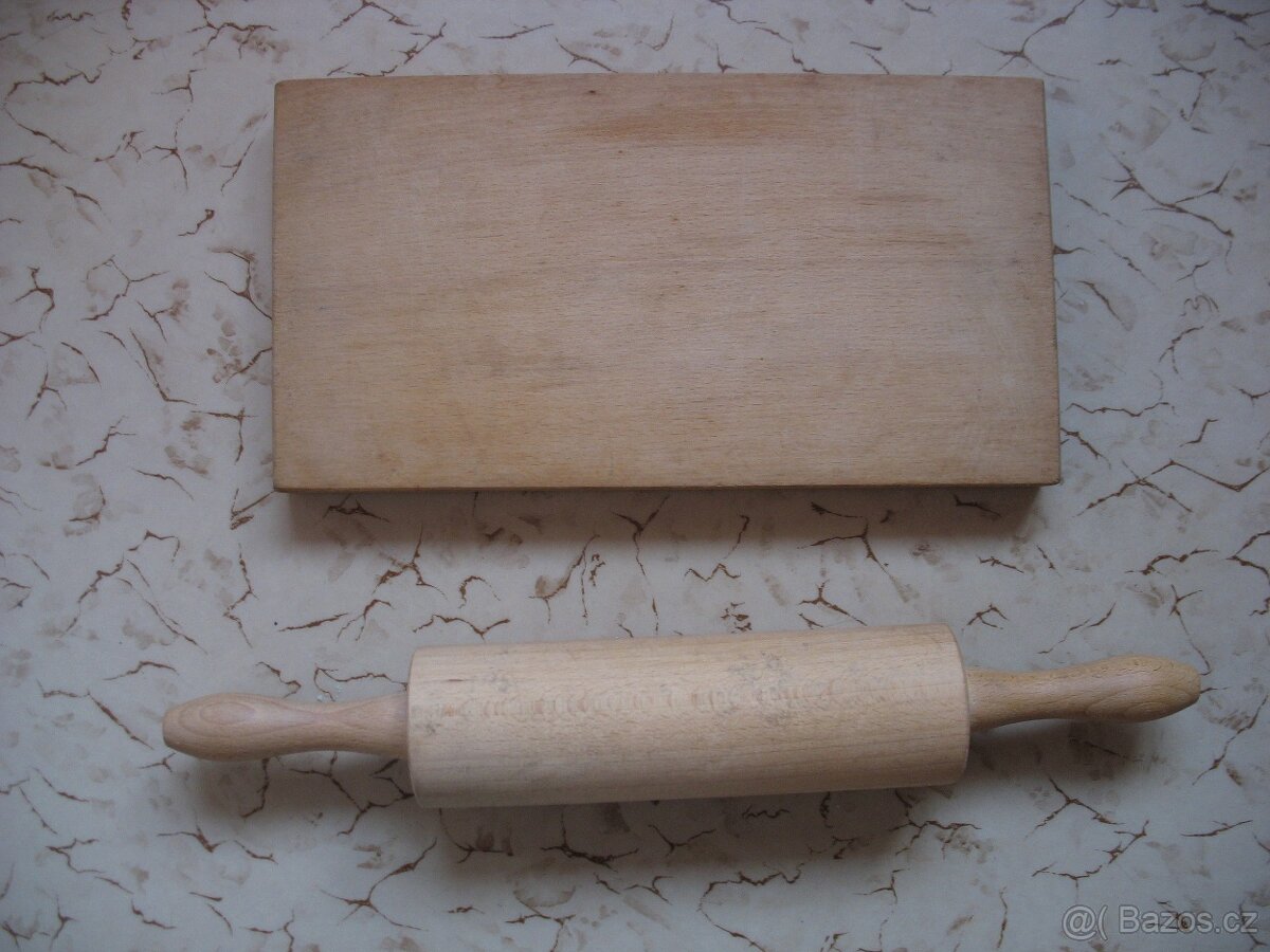 Kuch. nože (13 ks+nůžky) na dřev. podstavci TESCOMA a jiné. - 4