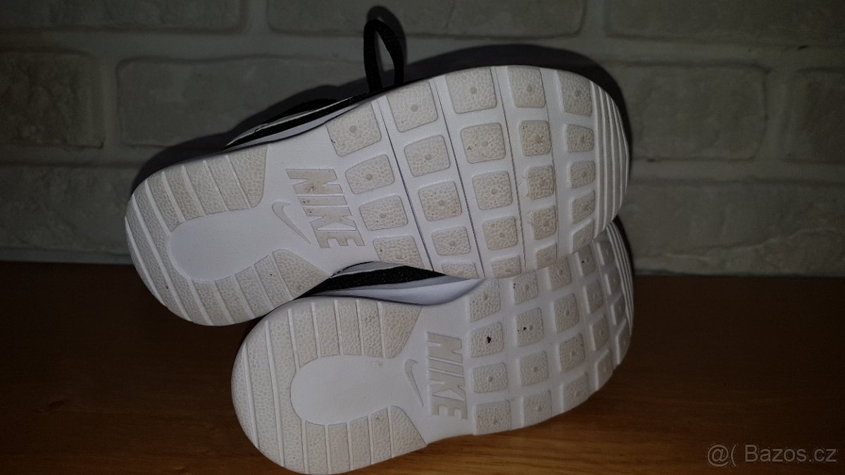 Nike tenisky indoor vel. 27,5 - TOP STAV - 4