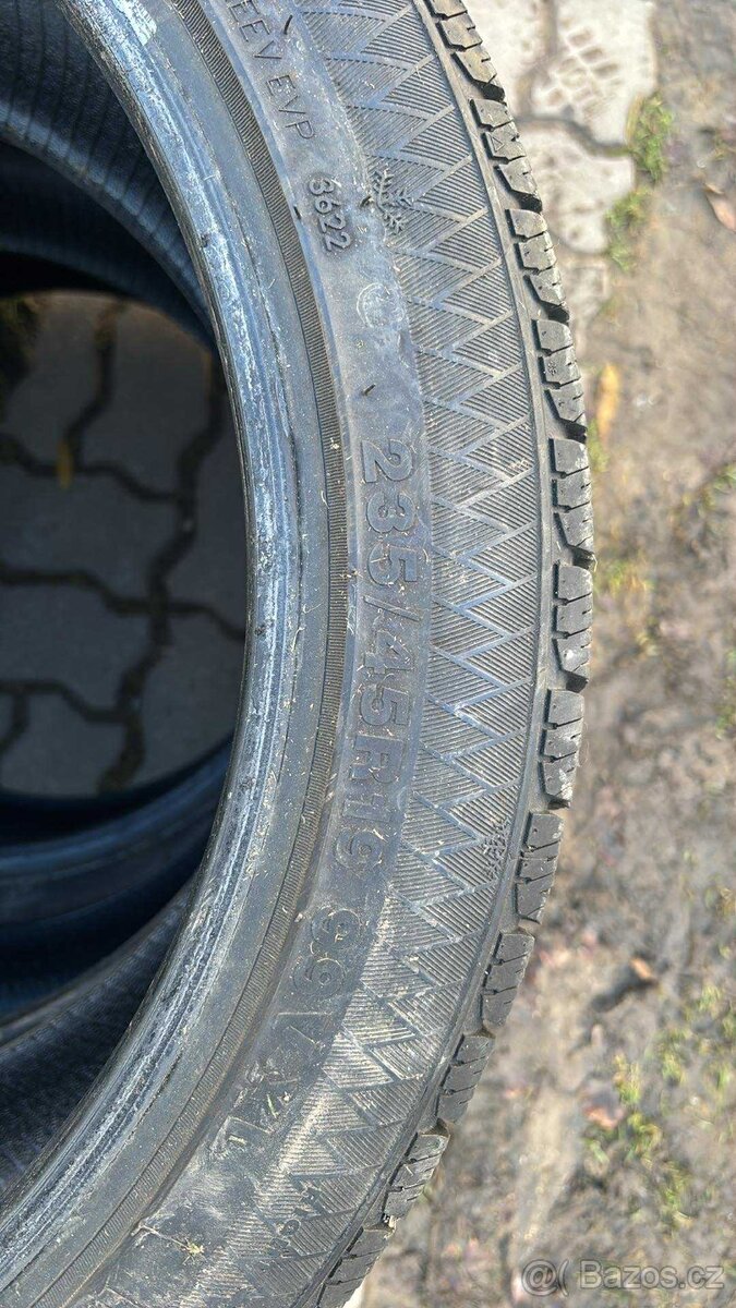 235/45 r19 zimní - 4