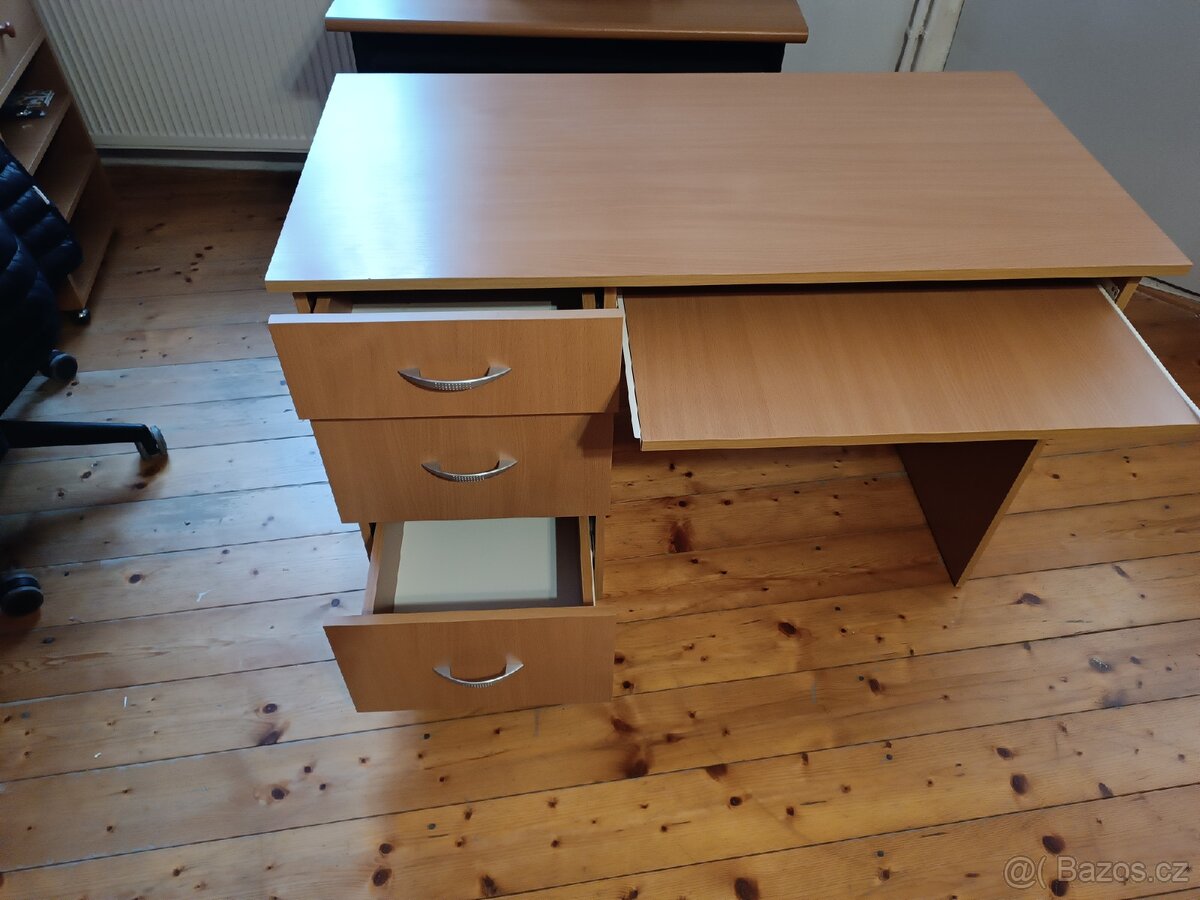 PC stůl
Rozměry 110x 55. - 4