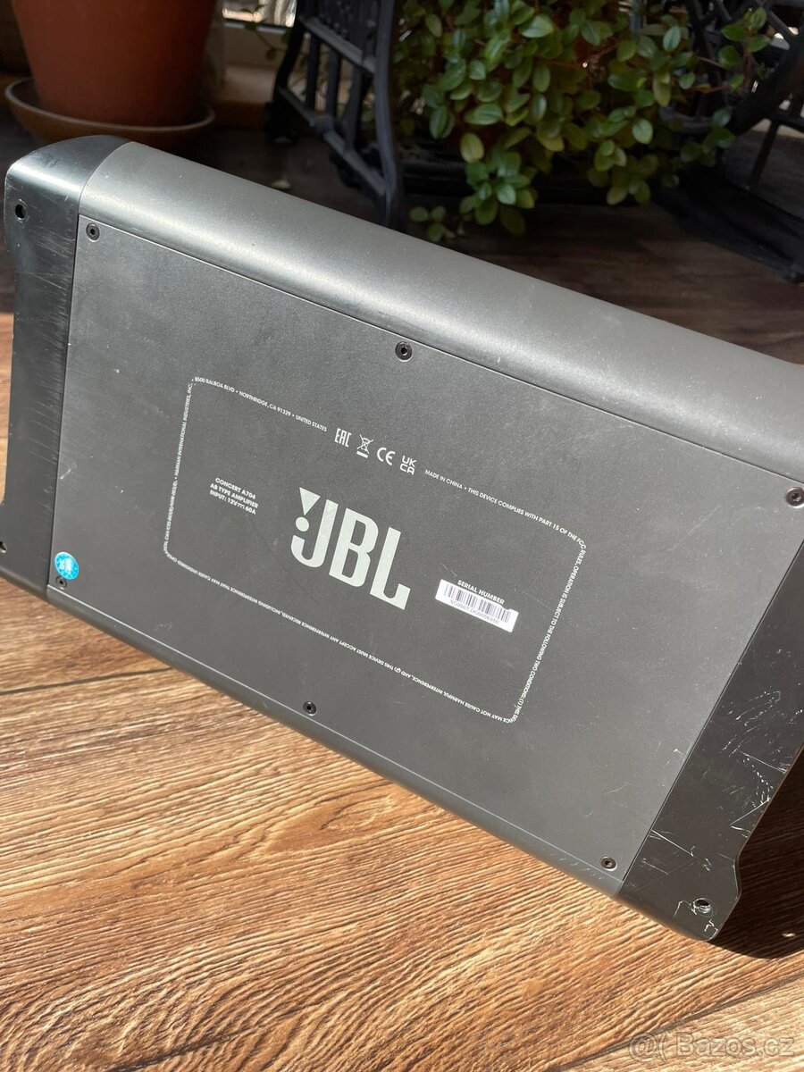 Zesilovač JBL - 4