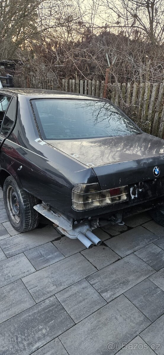 BMW E32 730i - náhradní díly - 4