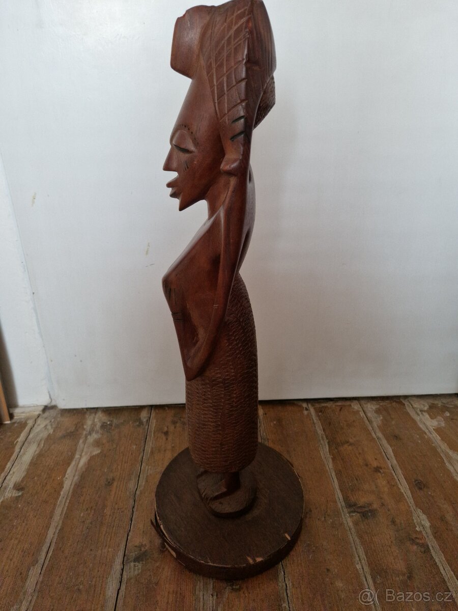 Vyřezáváná africká žena - 4