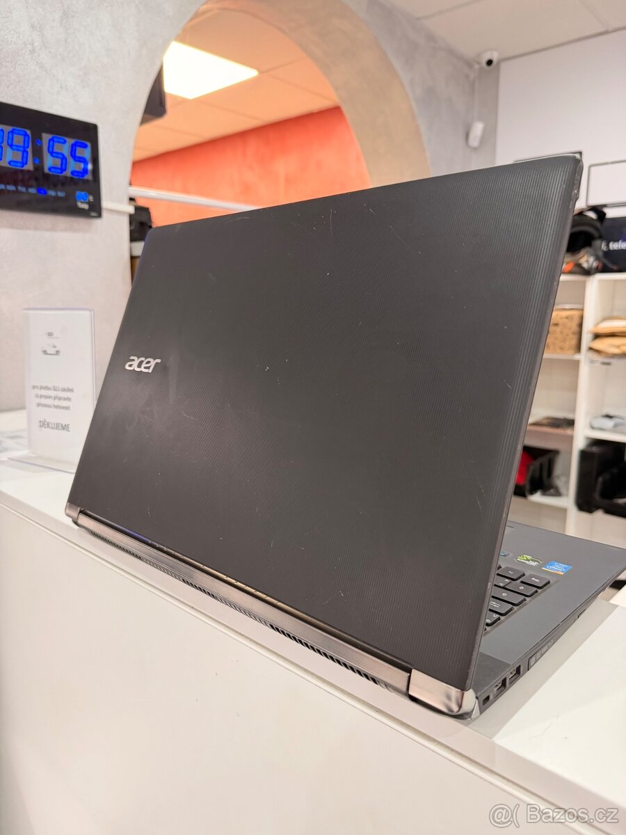 Acer Nitro v17 - 4