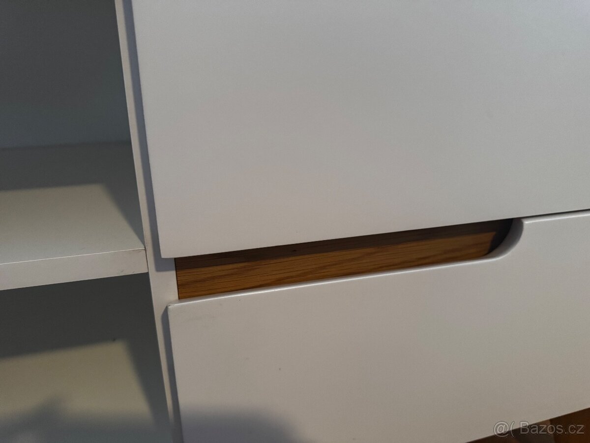 Televizní stolek - 4