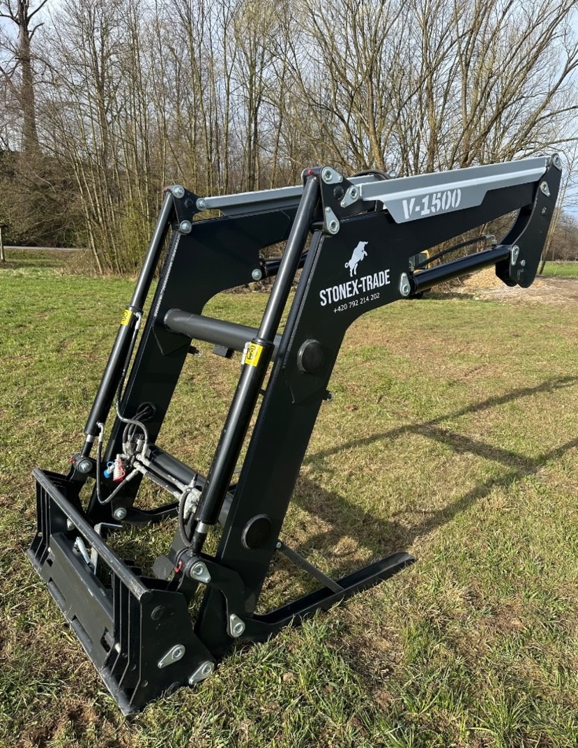 Čelní nakladač HYDRATRAC 1500 - 4