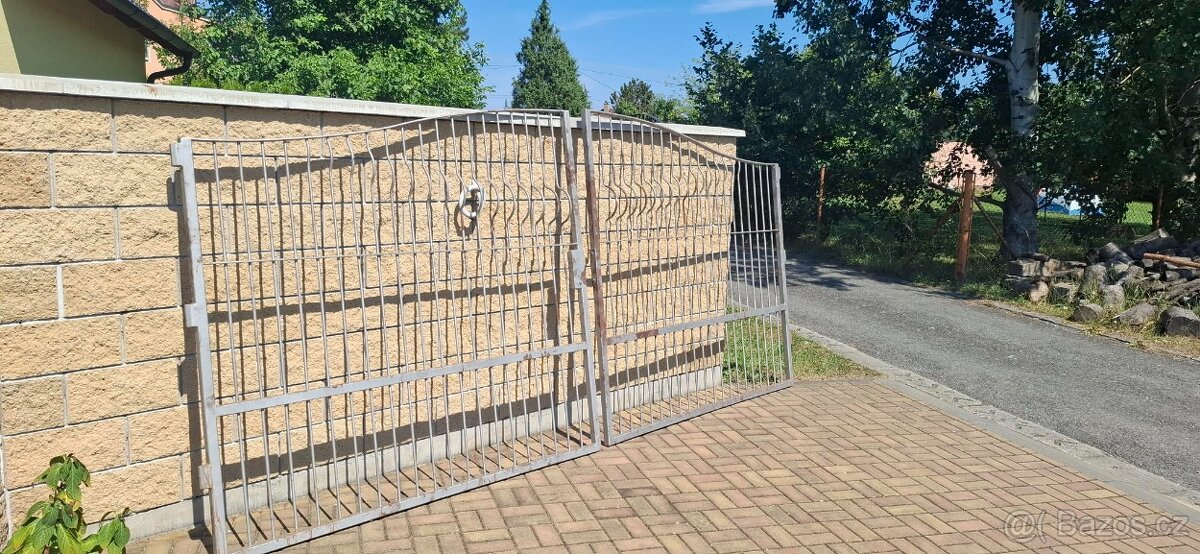 Prodám dvoukřídlou bránu - 4
