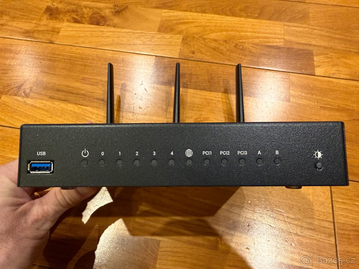 Turris Omnia, WiFi 2,4 +5GHz, RAM 2 GB - 4