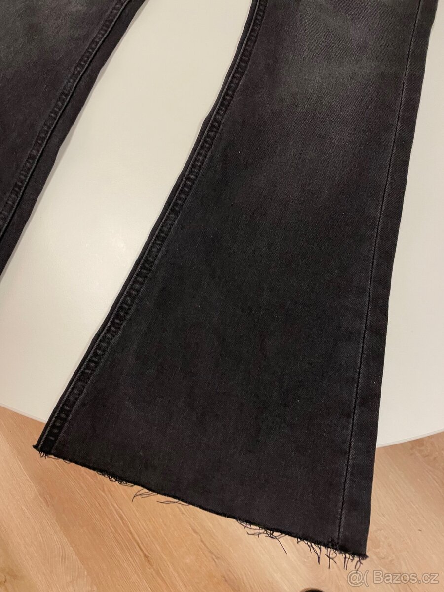 Černé dámské džíny (Flared Fit) - 4