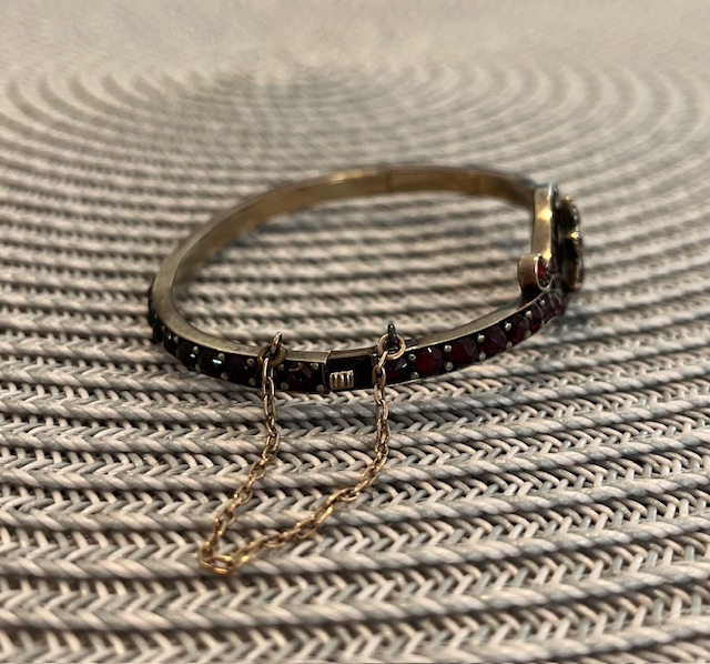 Náramek s českými granáty s krabičkou. - 4