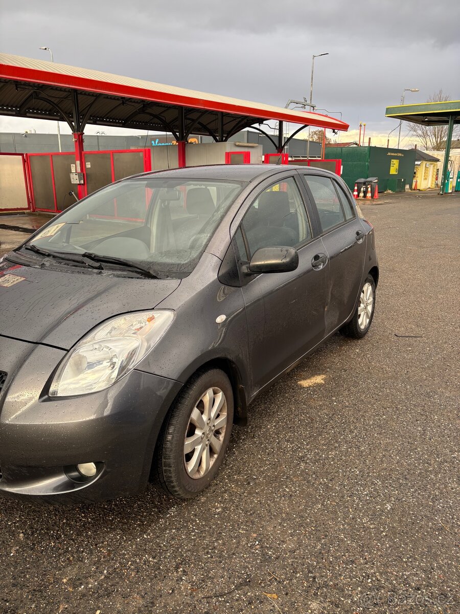 Toyota Yaris 1.3 Benzin - 4