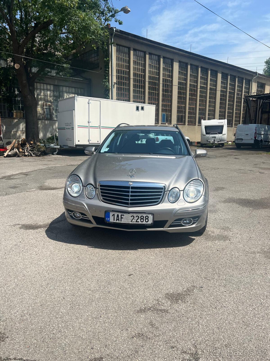 Mercedes-Benz E 320 CDI, rok 2009 - 4