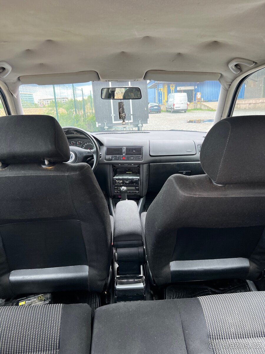 Prodám Volkswagen Golf 4 - 4