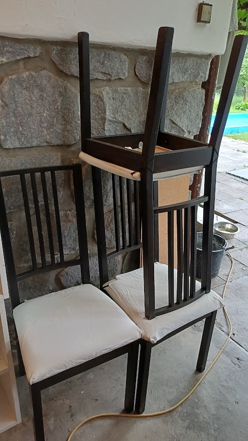 Prodám jídelní stůl a židle - 4