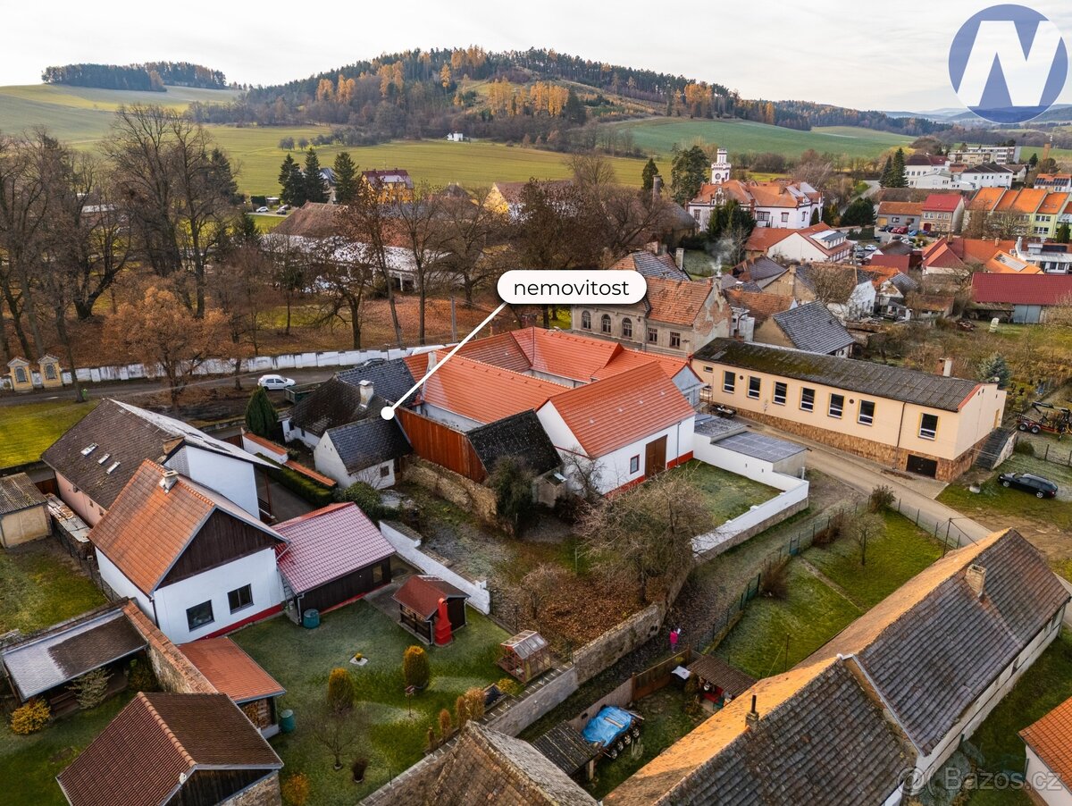 Dub u Prachatic, prodej rodinného domu s uzavřeným dvorkem a - 4