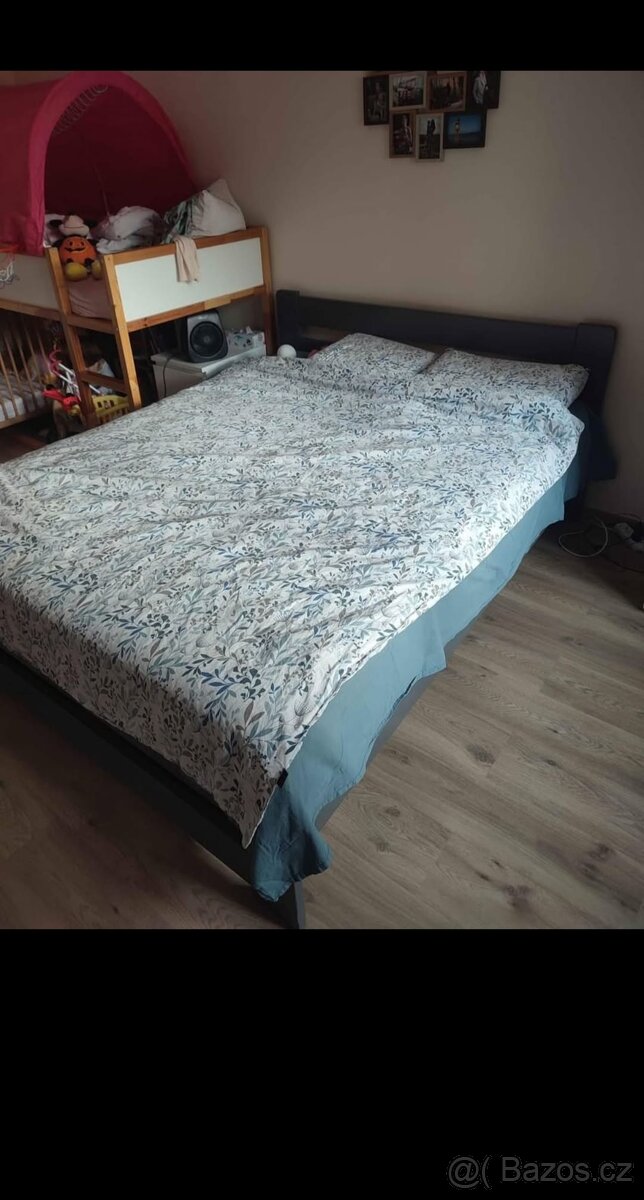 Rám postele z masivního dřeva 160x200 v grafitové barvě - 4