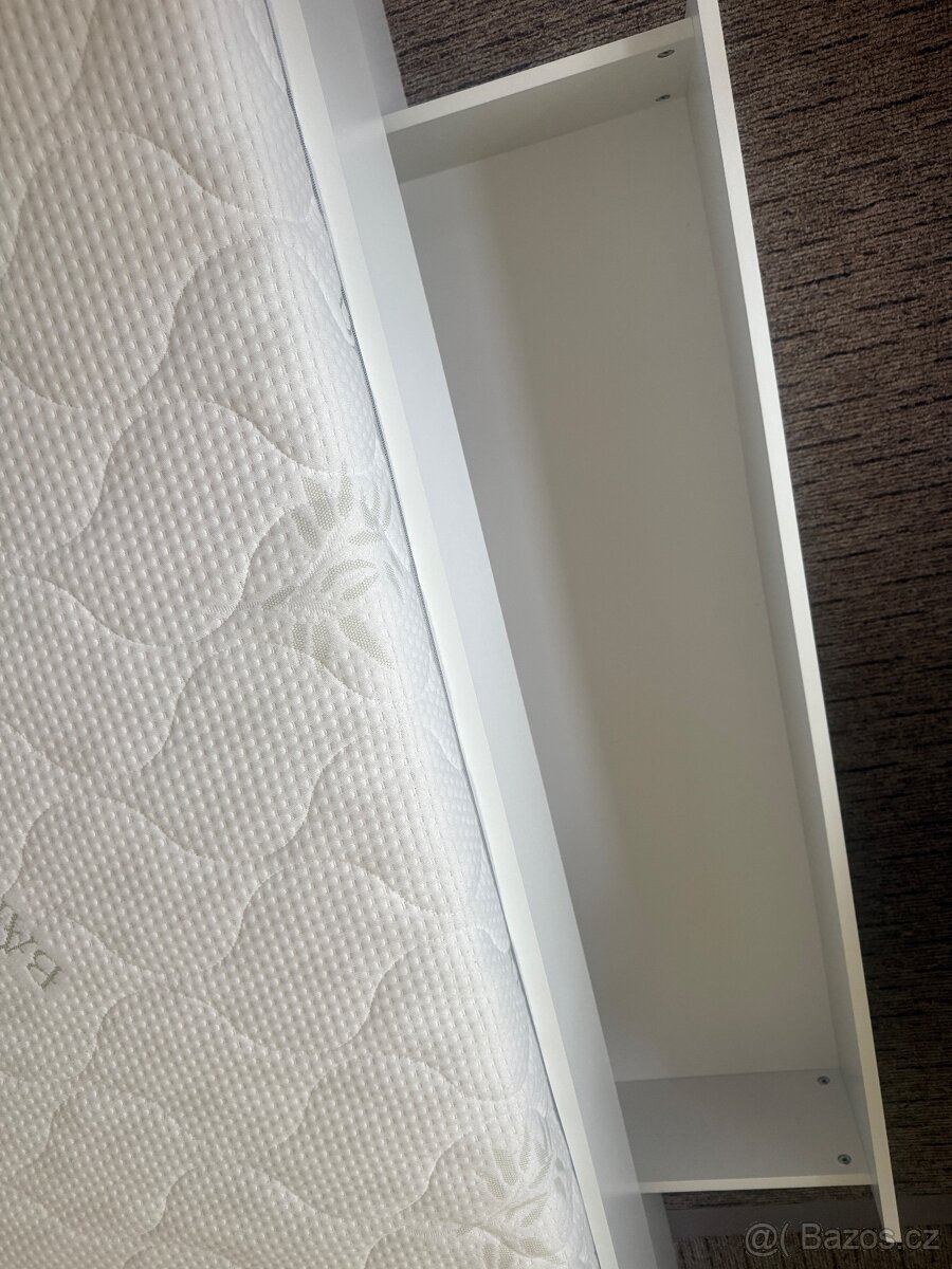 Manželská postel 180x200 cm s osvětlením a úložným prostorem - 4