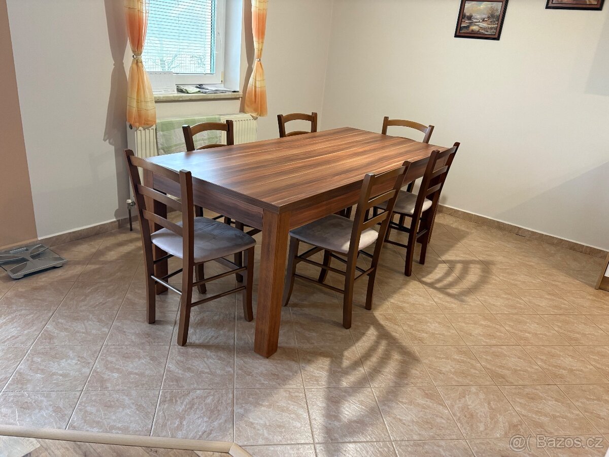 Jídelní stůl včetně stoliček - 4