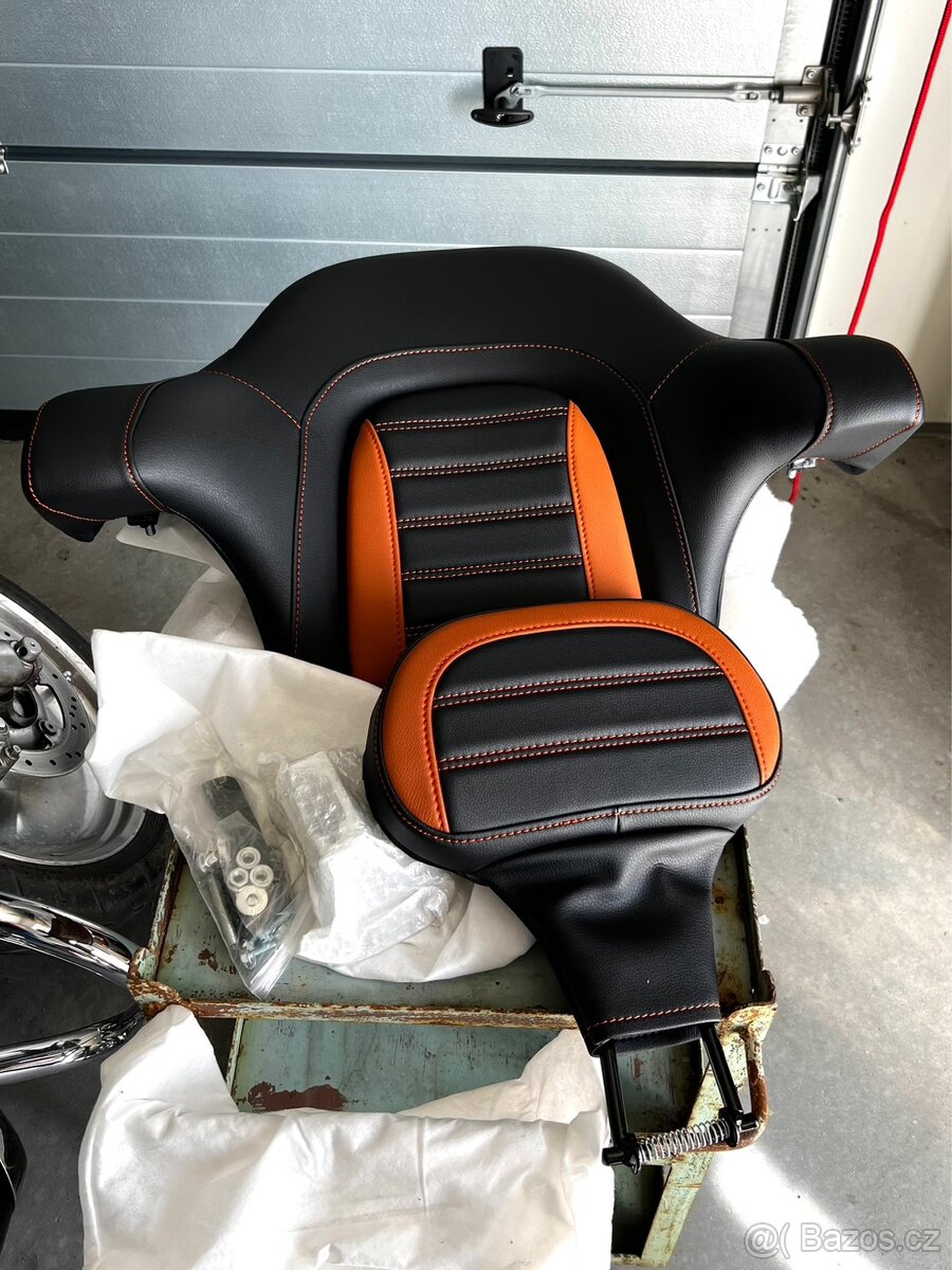 Sedlo včetně opěrek touring Harley - Davidson. - 4