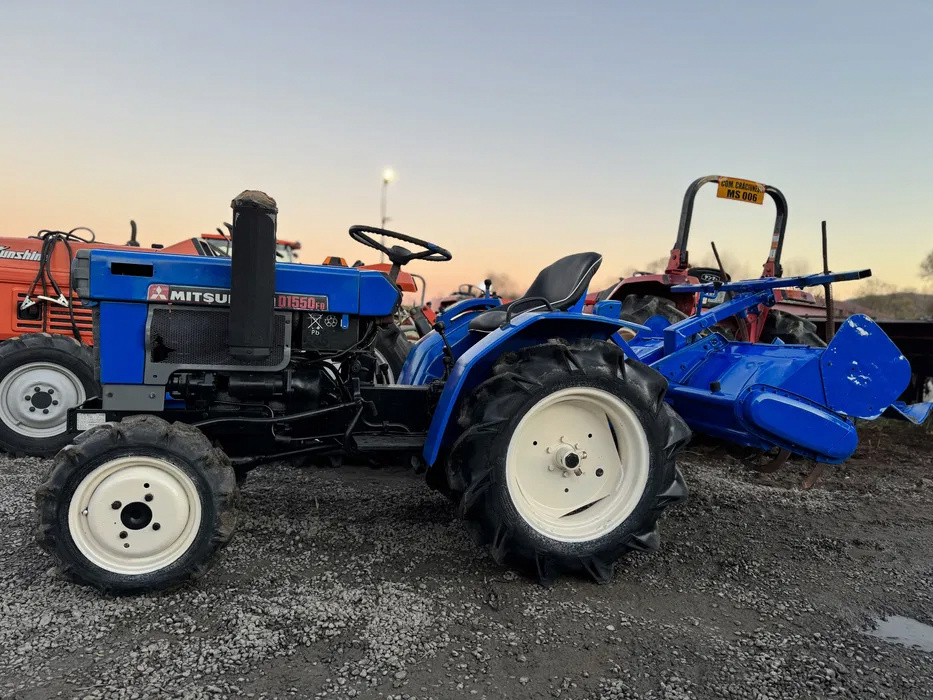 Japonské traktory Mitshubishi D1550FD - 4