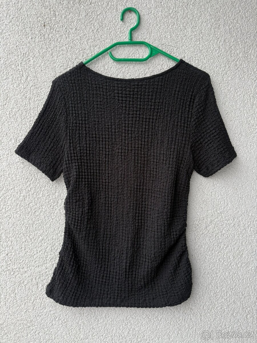 Černé řasené tričko - 4