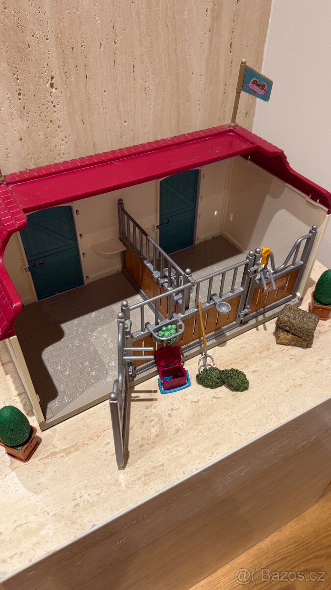 Schleich stáj pro koně - 4