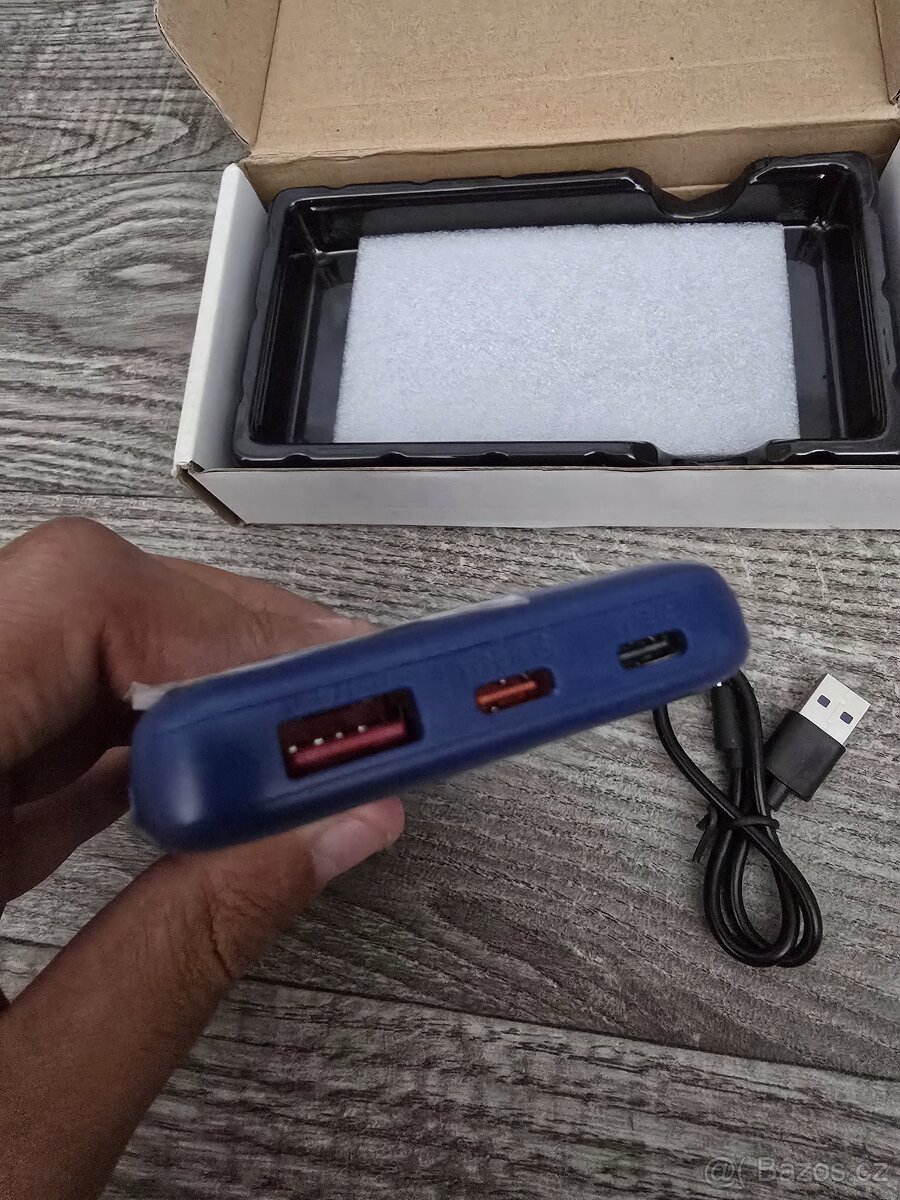 Powerbanka plně funkční USB nabíjení telefonu a USB c výstup - 4