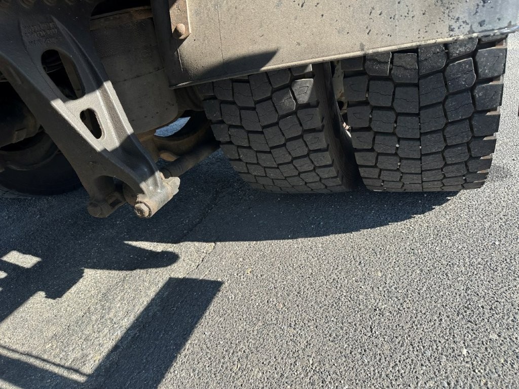 MAN TGM 18.290 se shrnovací plachtou a čelem - 4