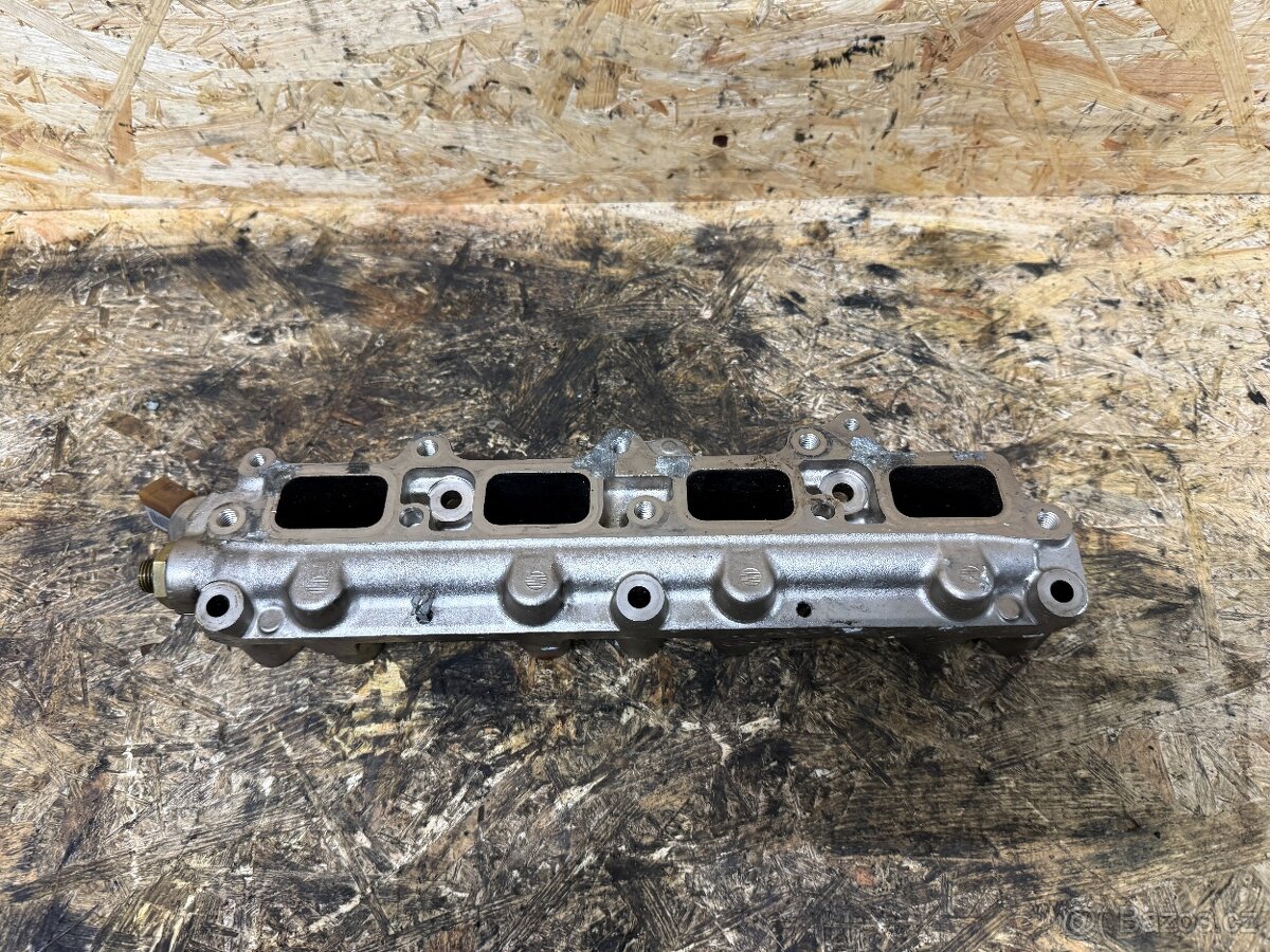 VSTŘIKOVACÍ LIŠTA 1.4 TSI 92KW CAXC - 4