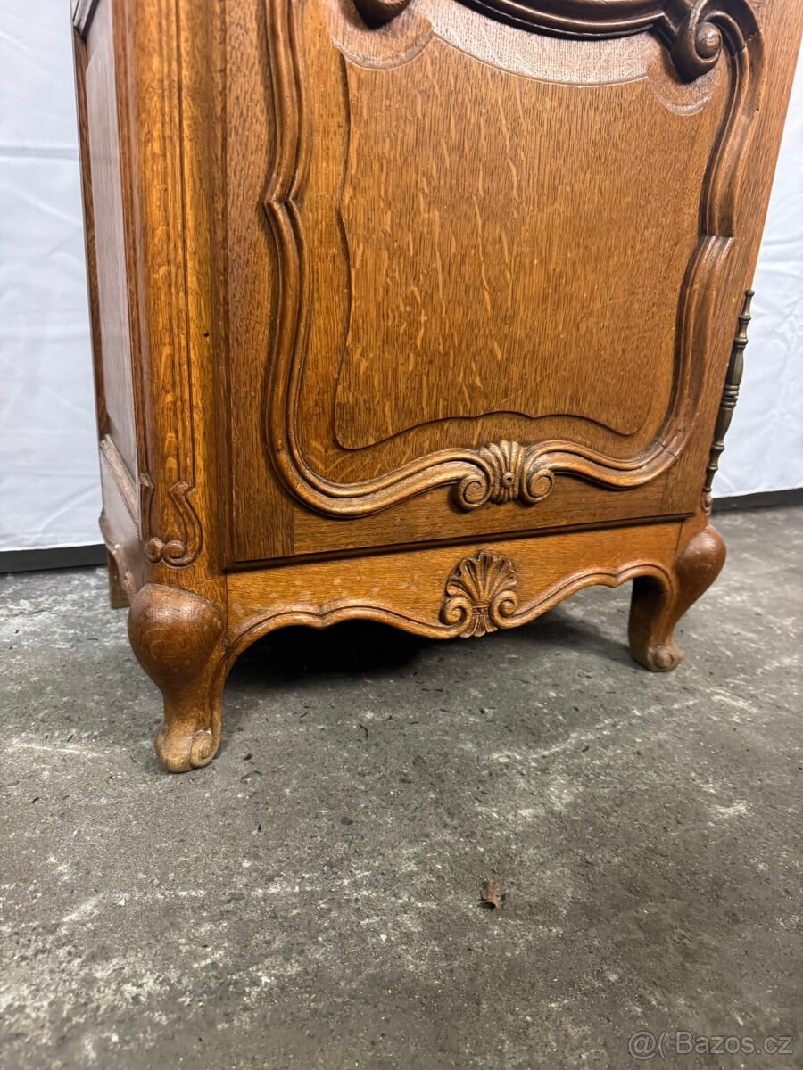 Úzká skříňka / vitrína (136024) - 4