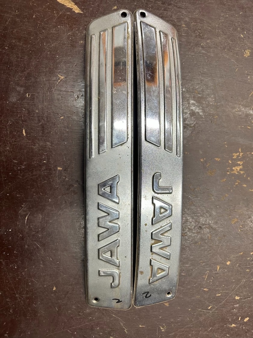 PRedám boční lišty nádrže s nápisom JAWA 350/634 - 4