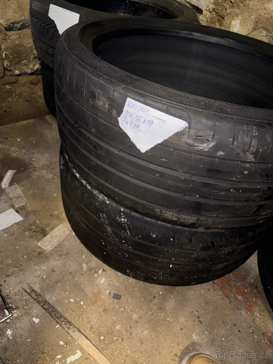 235/35 R19 Pirelli, Goodyear - 4