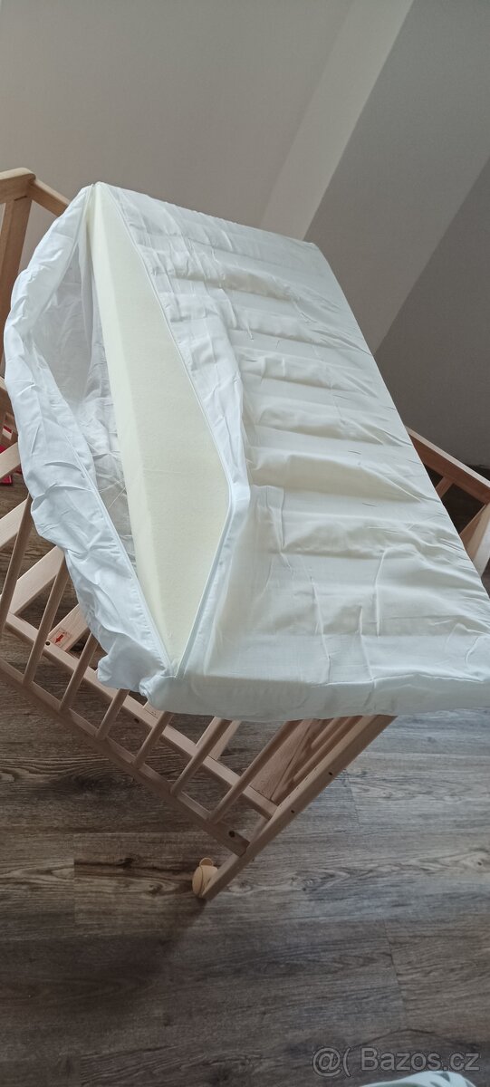 Prodám malou dětskou postýlku - 4