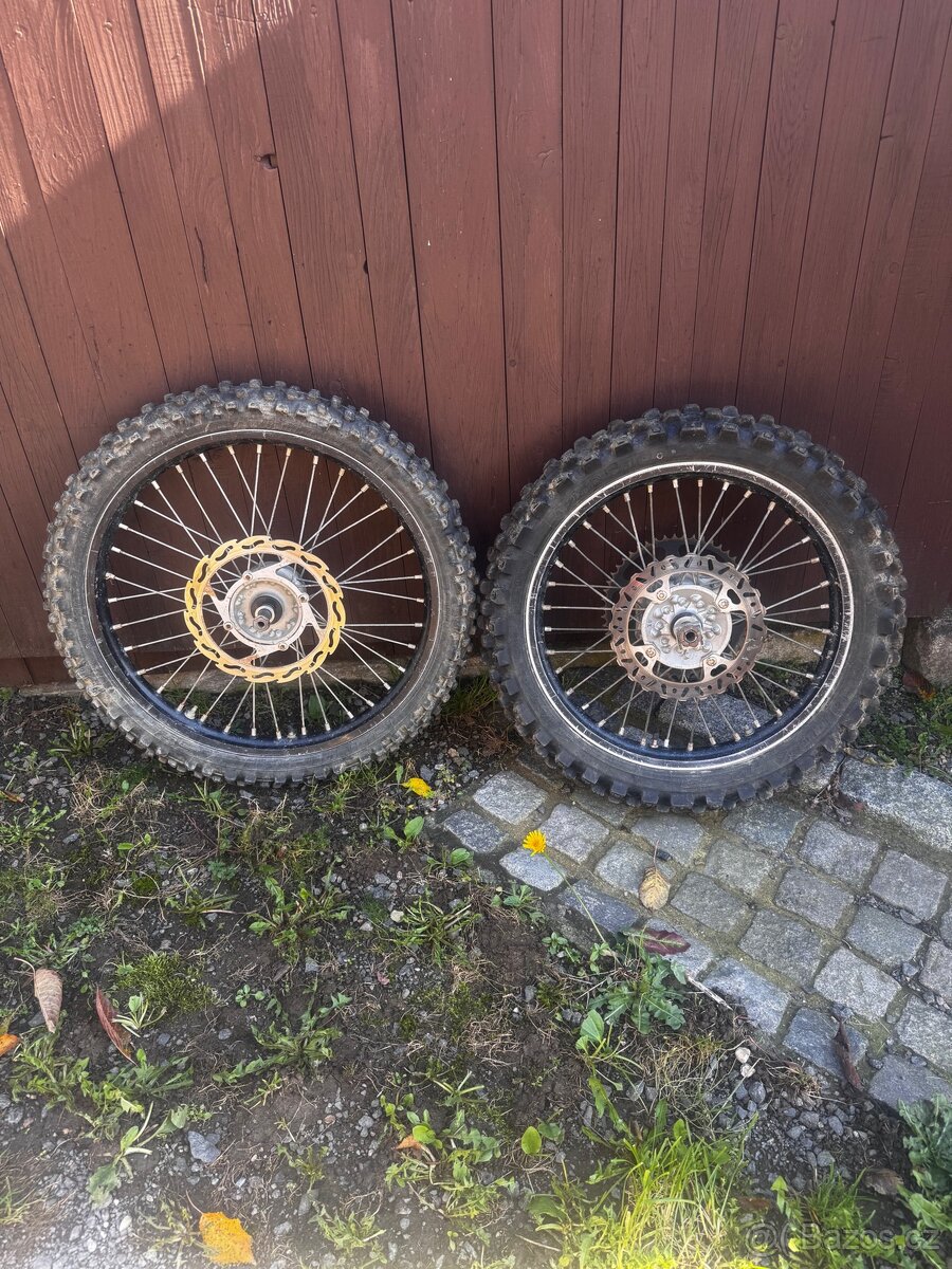 Kola Kawasaki KXF - 4