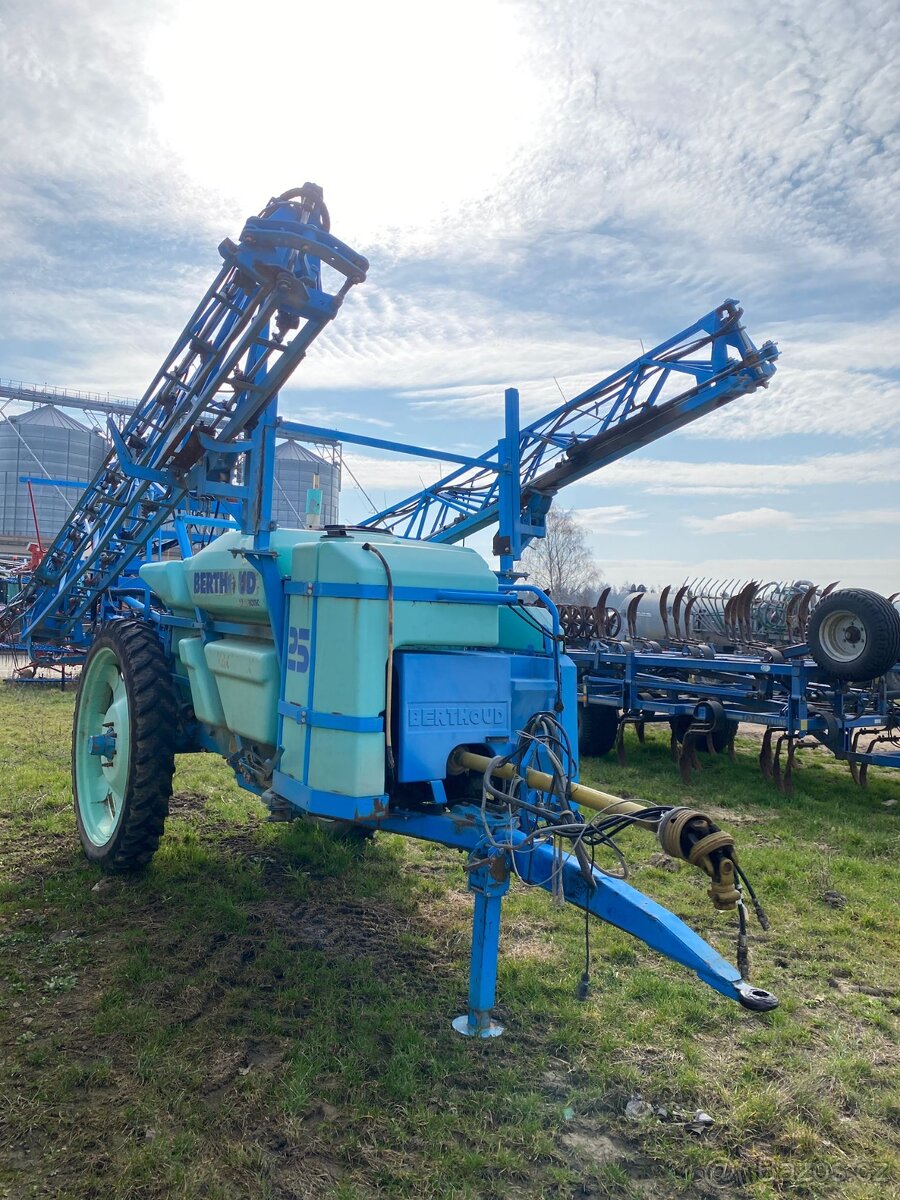 Tažený postřikovač BERTHOUD RACER 25AX 24 - 4