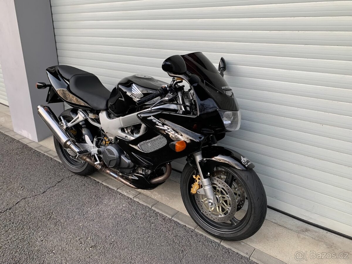 Honda VTR 1000F FireStorm - 4