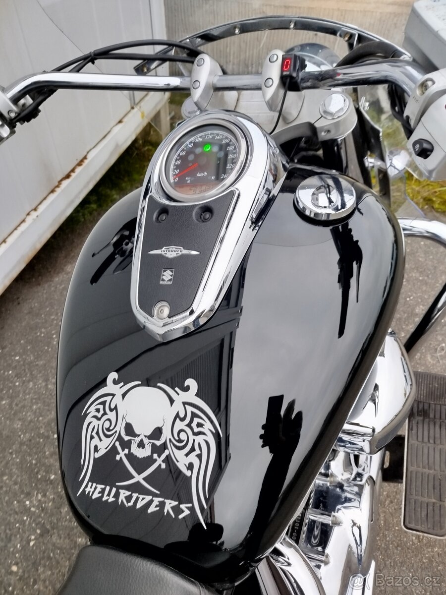 Suzuki C1800R - 4