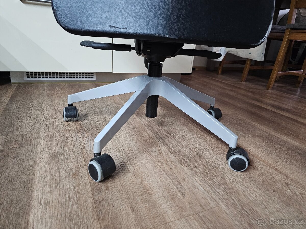 Ikea Markus - 4