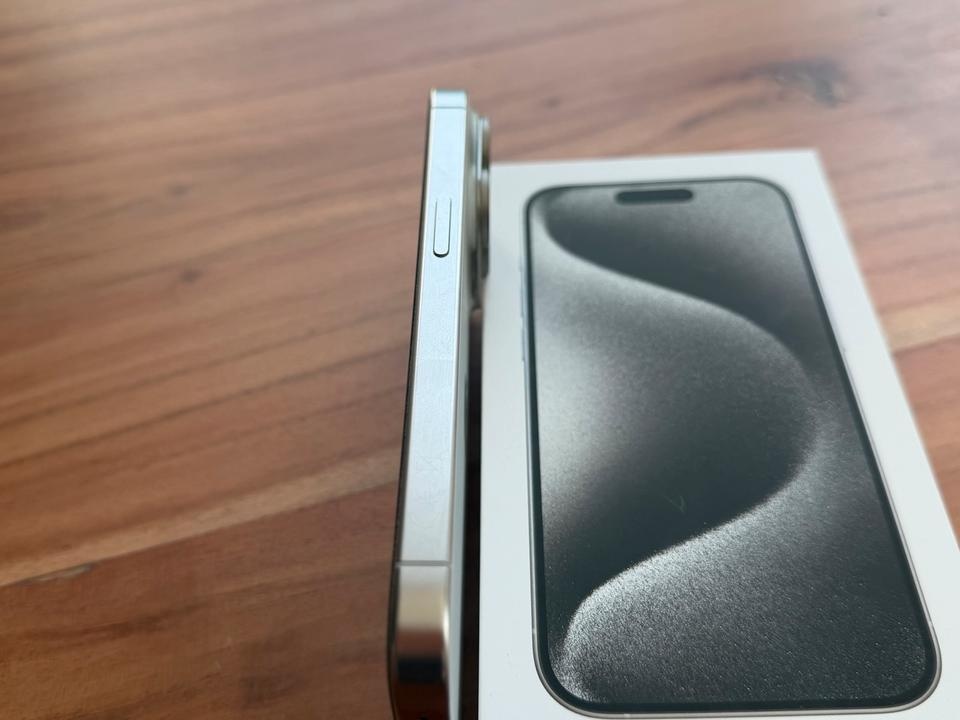 Apple iPhone 15 Pro 128GB Natural Titanium - 4