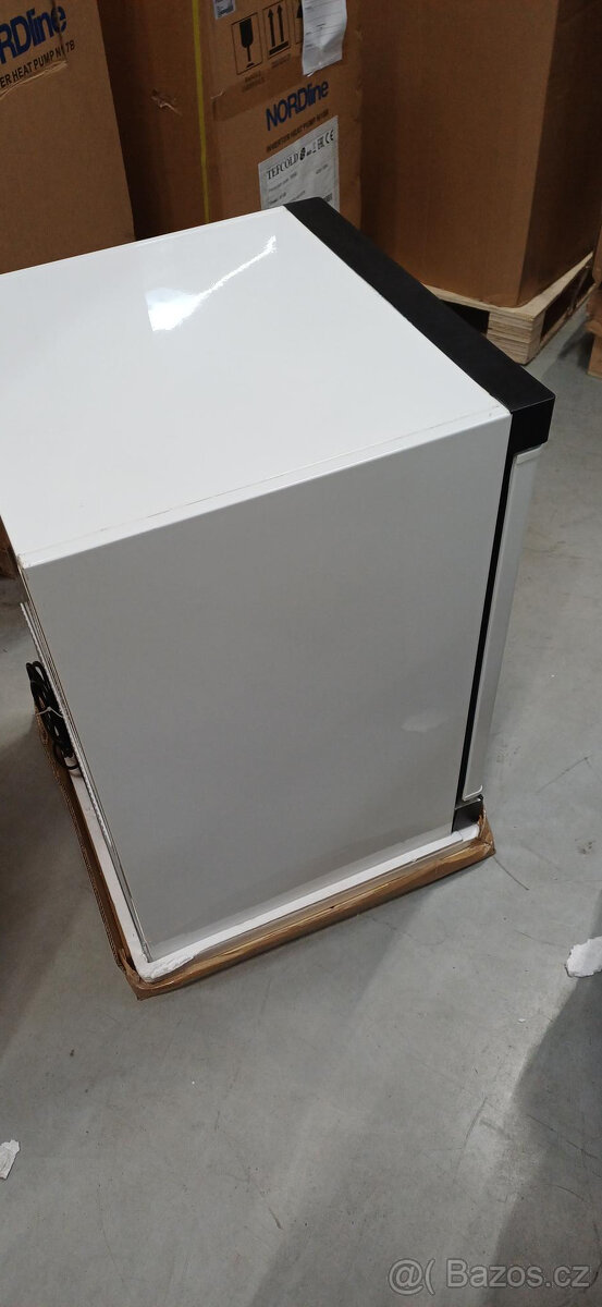 Podpultová lednice nová UR 200 - 4