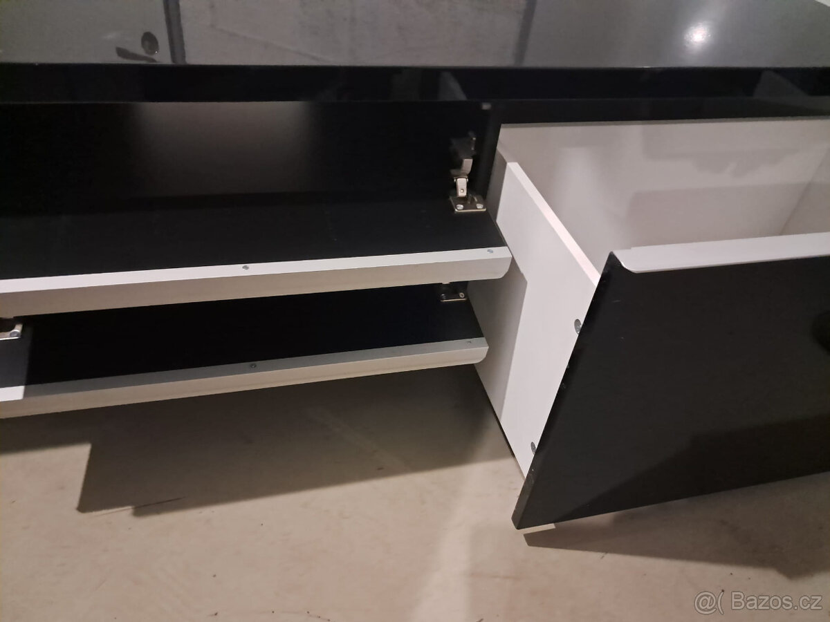 Tv stolek + závěsná skříňka Ikea Besta - 4