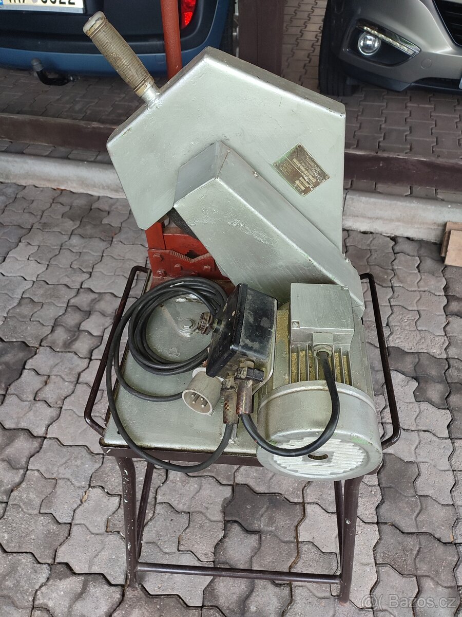 Stolní rozbrušovaci pila se Svěrákem - 4