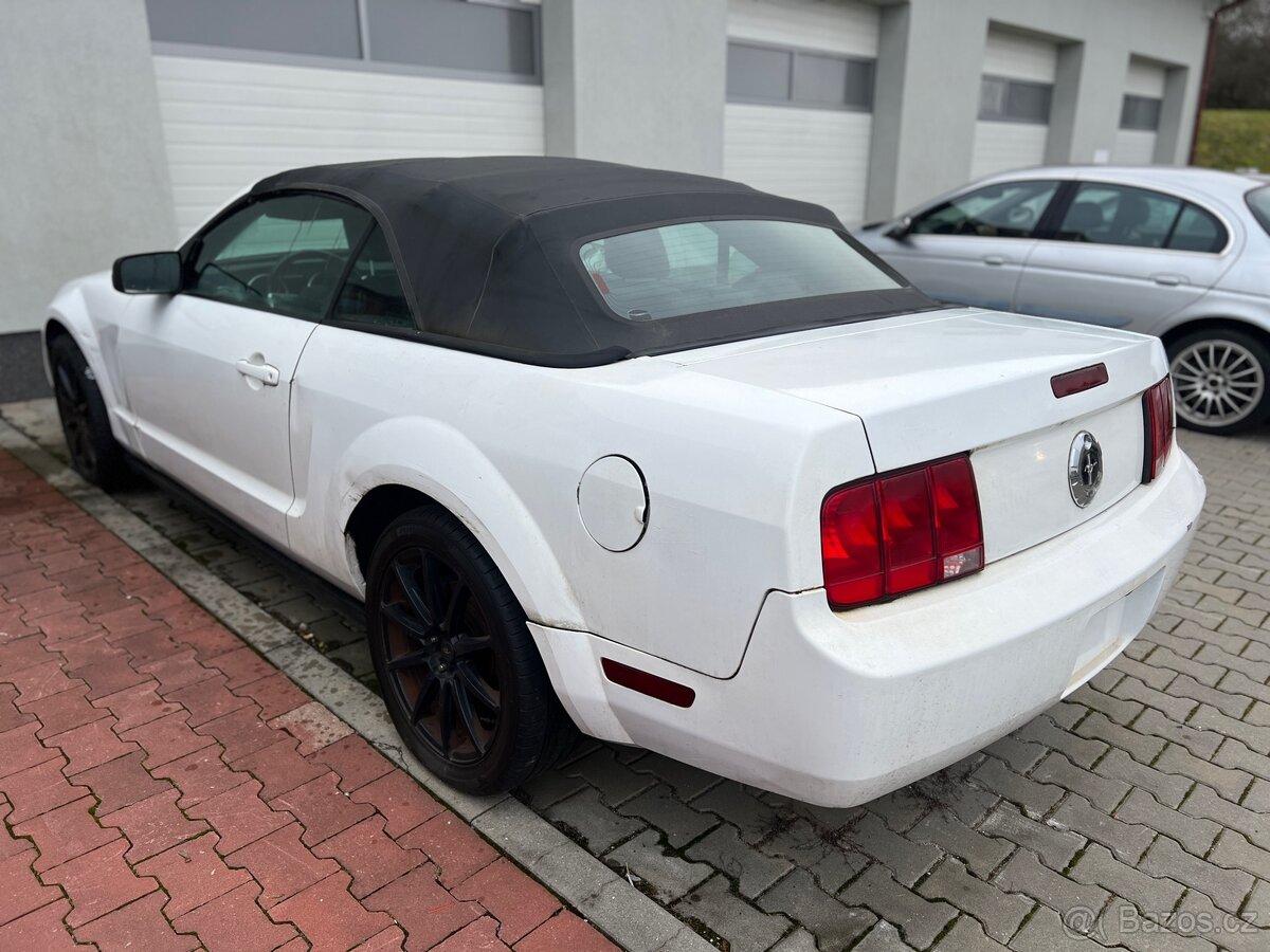 Foto Mustang 4,0 V6 Cabriolet, DPH - 4