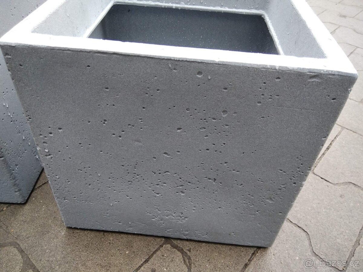 2x šedý plastový obal na květiny - 4